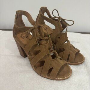 UGG AUSTRALIA Tan Lace Up Pumps - Size 7 - NEW!